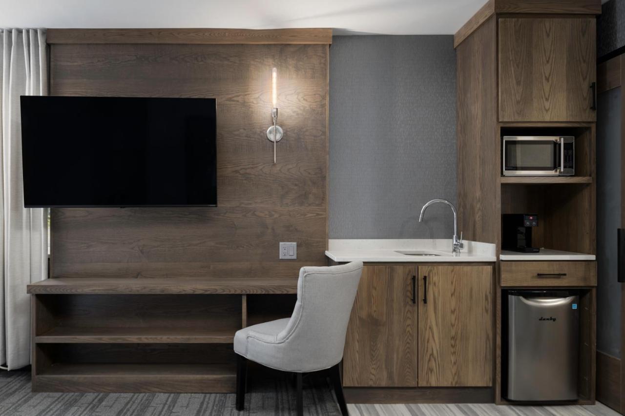 Voco Niagara Falls - The Cadence By Ihg Εξωτερικό φωτογραφία A wet bar in a hotel room