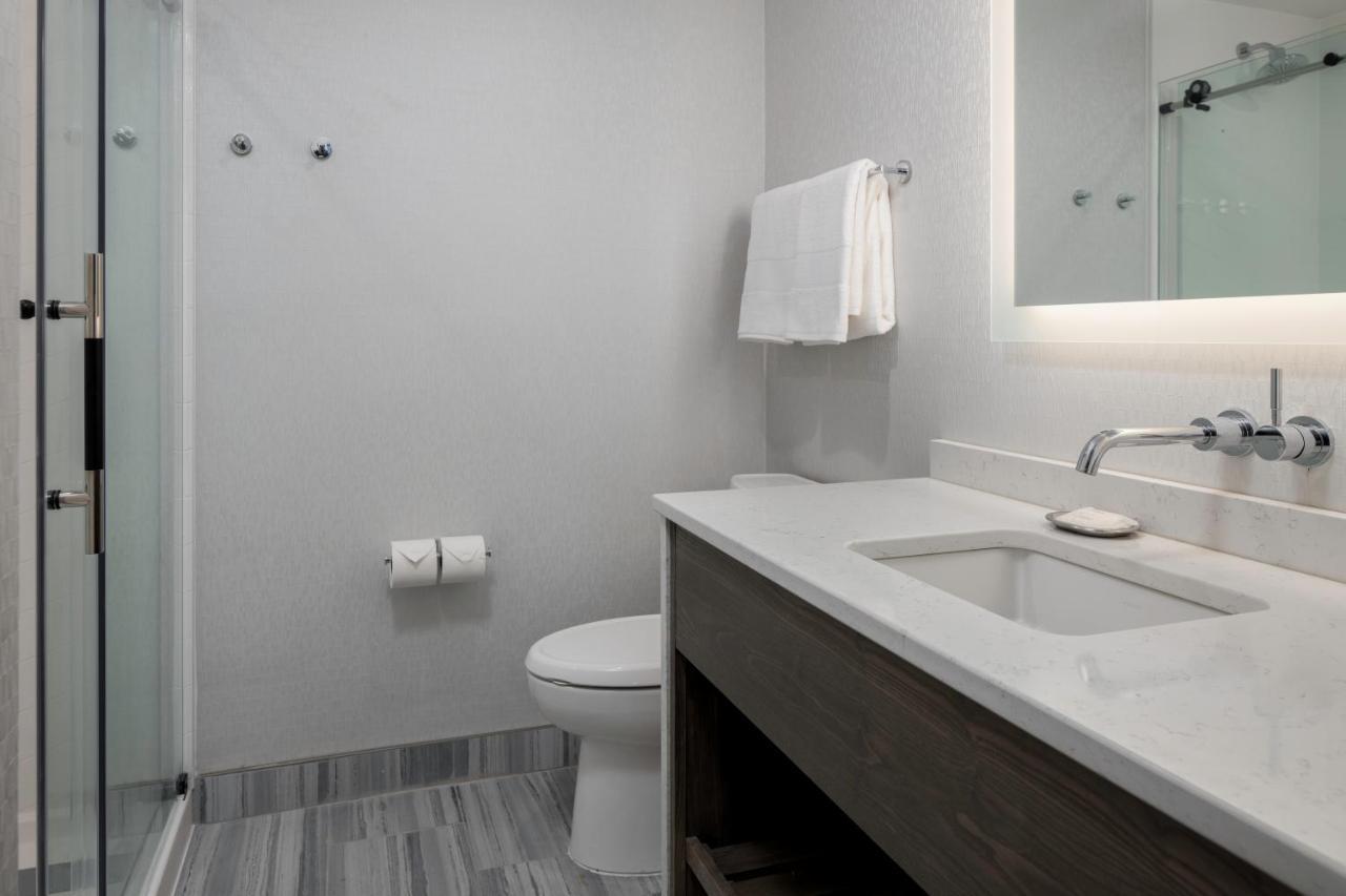 Voco Niagara Falls - The Cadence By Ihg Εξωτερικό φωτογραφία Bathroom