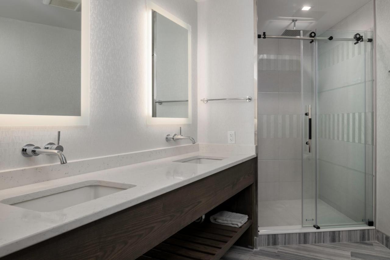 Voco Niagara Falls - The Cadence By Ihg Εξωτερικό φωτογραφία Bathroom