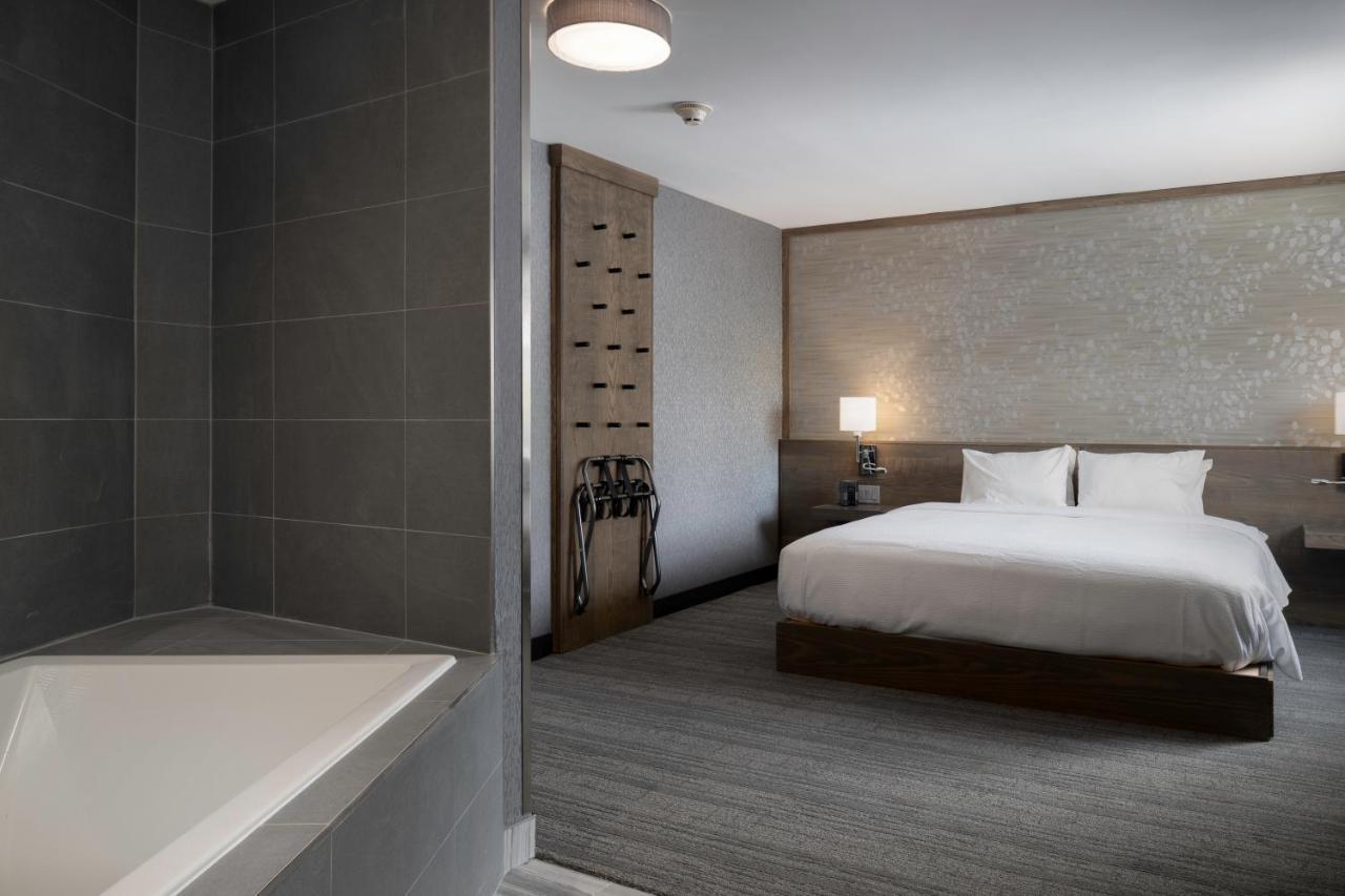 Voco Niagara Falls - The Cadence By Ihg Εξωτερικό φωτογραφία A guest room at the hotel
