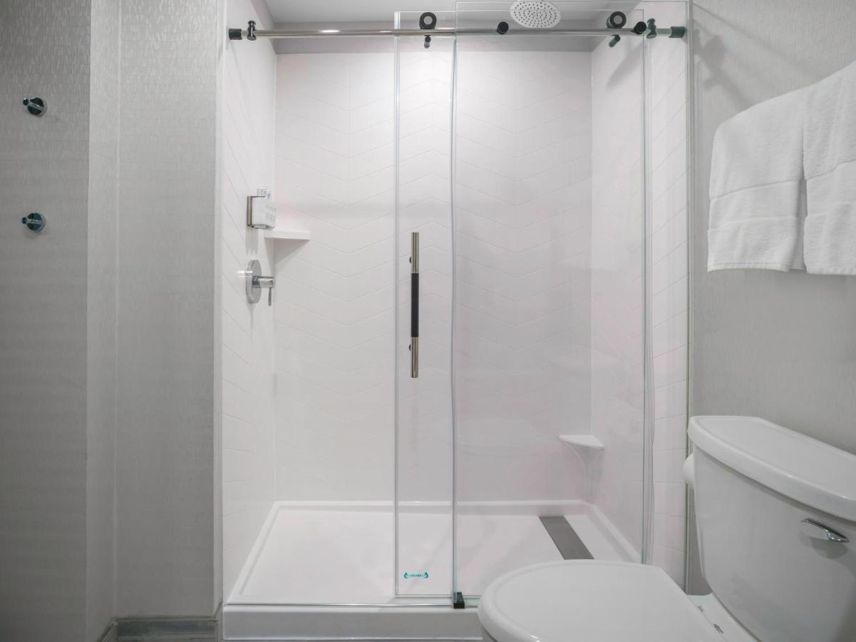 Voco Niagara Falls - The Cadence By Ihg Εξωτερικό φωτογραφία A shower stall