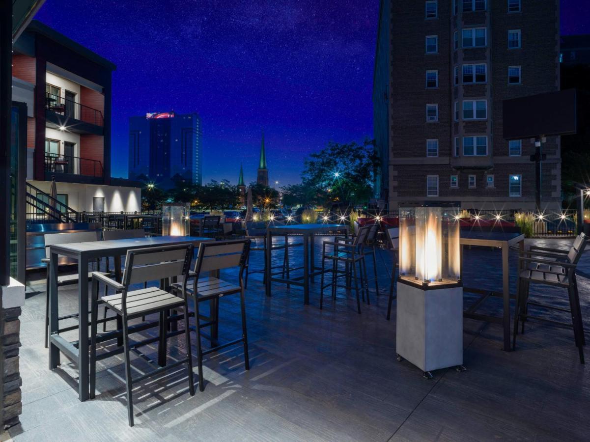 Voco Niagara Falls - The Cadence By Ihg Εξωτερικό φωτογραφία The patio at the Hotel Indigo