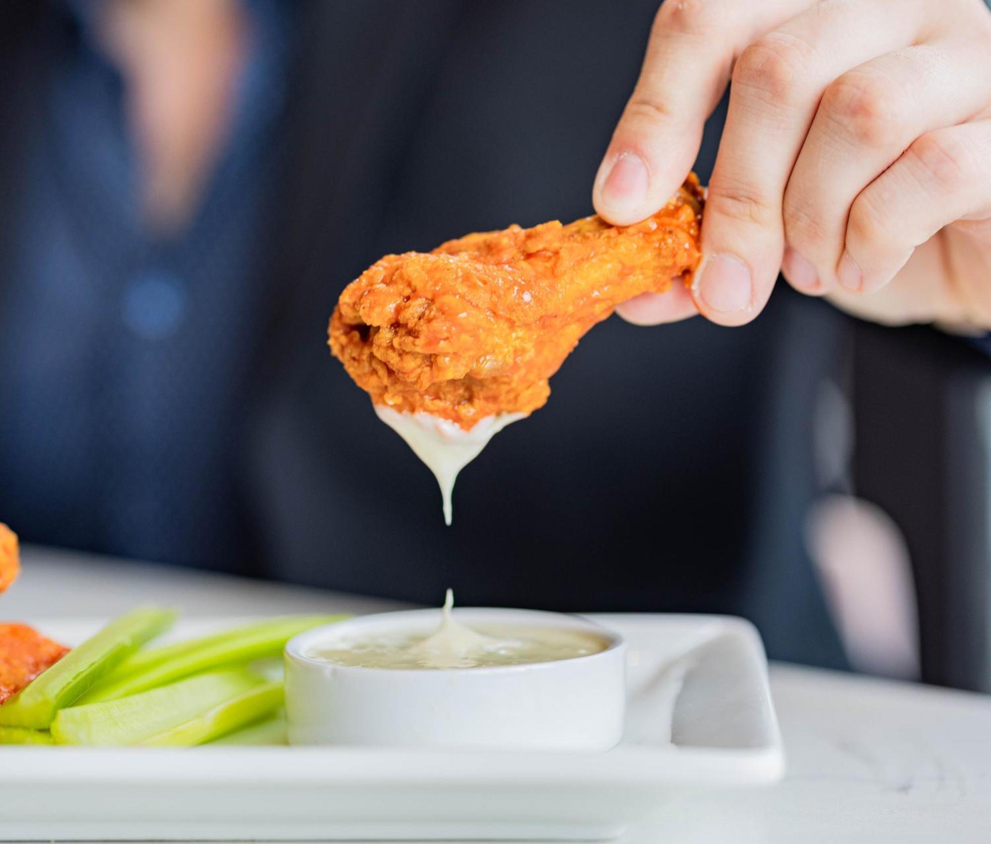 Voco Niagara Falls - The Cadence By Ihg Εξωτερικό φωτογραφία Buffalo chicken wings