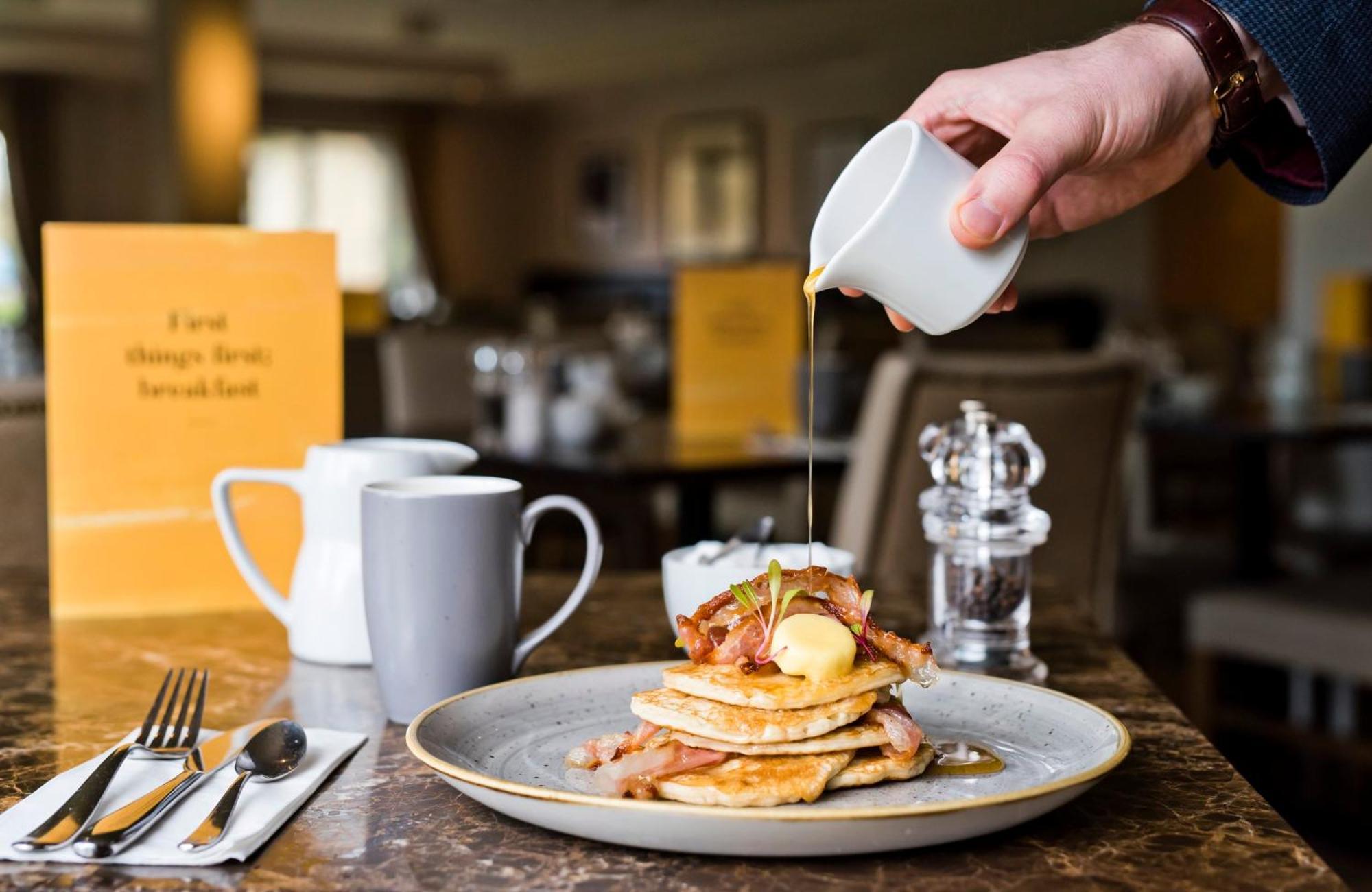 Voco Niagara Falls - The Cadence By Ihg Εξωτερικό φωτογραφία Maple syrup being poured over a stack of pancakes
