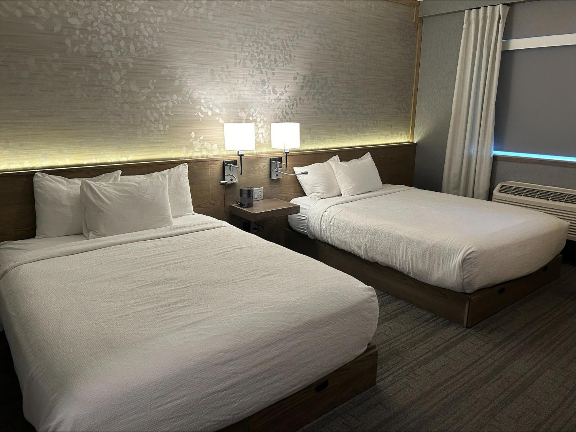 Voco Niagara Falls - The Cadence By Ihg Εξωτερικό φωτογραφία A room at the Hilton Garden Inn in San Francisco